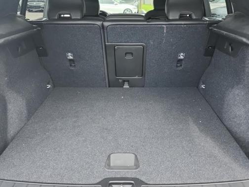 2024 Volvo XC40 B5 Core