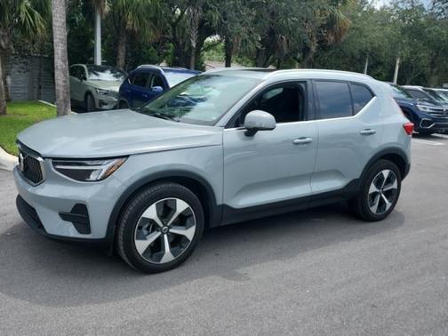 2024 Volvo XC40 B5 Core