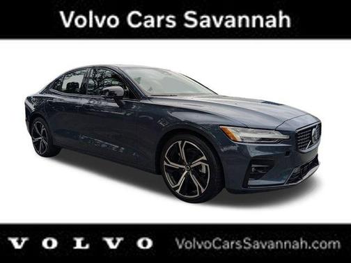 2024 Volvo S60 B5 Plus Dark Theme