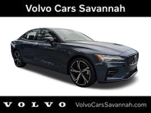 2024 Volvo S60 B5 Plus Dark Theme