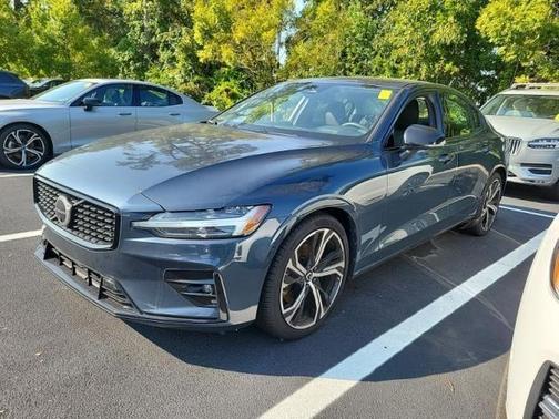 2024 Volvo S60 B5 Plus Dark Theme