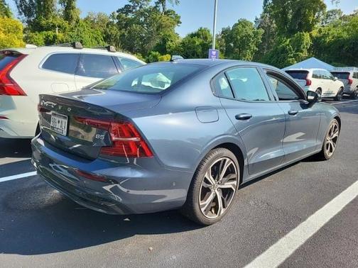 2024 Volvo S60 B5 Plus Dark Theme