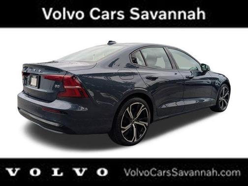 2024 Volvo S60 B5 Plus Dark Theme