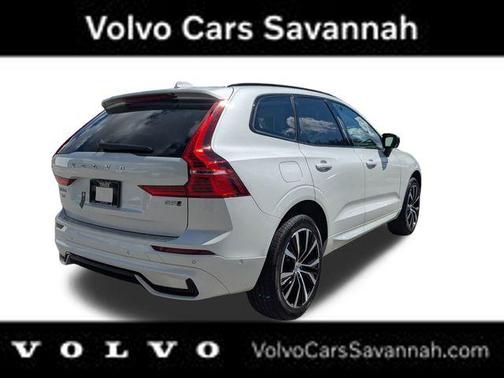 2025 Volvo XC60 B5 Plus Dark Theme