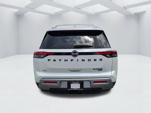 White 2023 Nissan Pathfinder Platinum