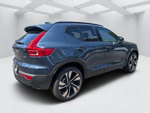 Denim Blue 2026 Volvo XC40 B5 Ultra