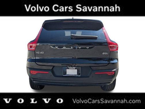 2023 Volvo XC40 B5 Plus Dark Theme