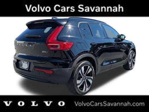 2023 Volvo XC40 B5 Plus Dark Theme