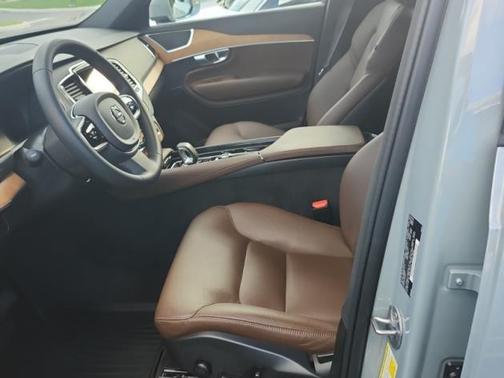 2024 Volvo XC90 B5 Plus Bright Theme