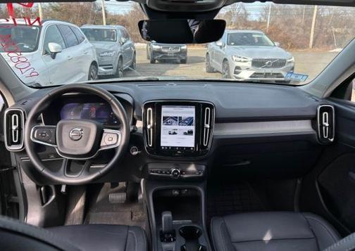 2023 Volvo XC40 B5 Core