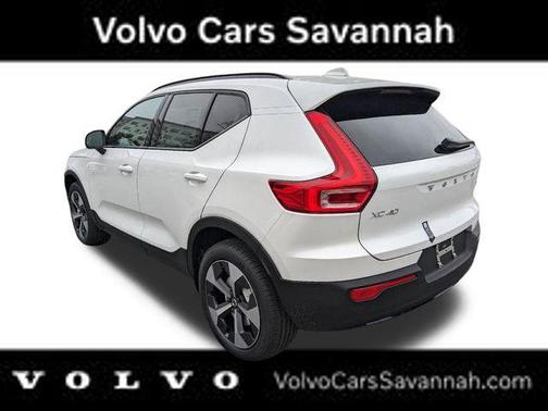 2025 Volvo XC40 B5 Plus Dark Theme