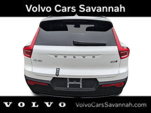 2025 Volvo XC40 B5 Plus Dark Theme