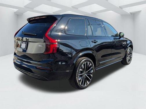 Onyx Black Metallic 2026 Volvo XC90 B6 Ultra Dark Theme 7-Seater
