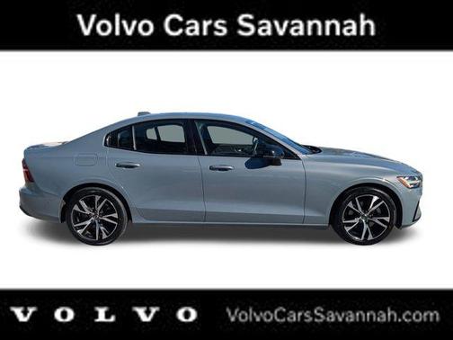2023 Volvo S60 B5 Plus Dark Theme