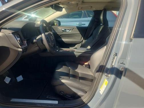 2023 Volvo S60 B5 Plus Dark Theme
