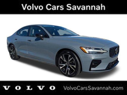 2023 Volvo S60 B5 Plus Dark Theme