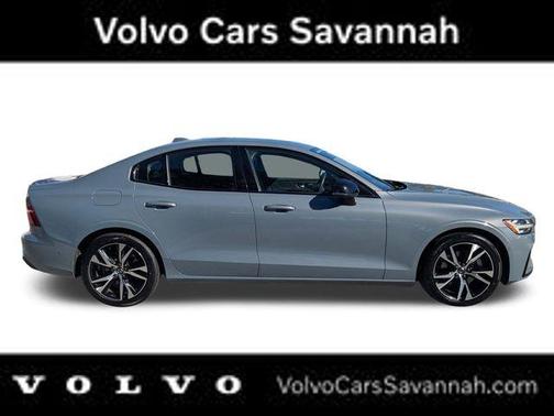 2023 Volvo S60 B5 Plus Dark Theme