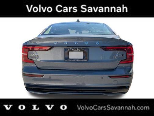 2023 Volvo S60 B5 Plus Dark Theme