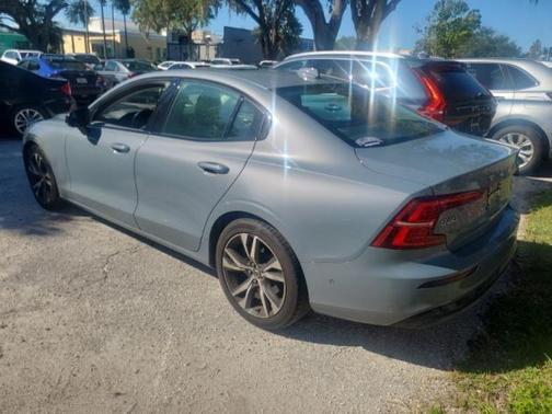 2023 Volvo S60 B5 Plus Dark Theme