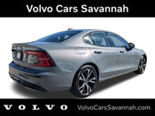 2023 Volvo S60 B5 Plus Dark Theme