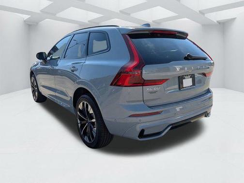 Metallic 2026 Volvo XC60 B5 Plus