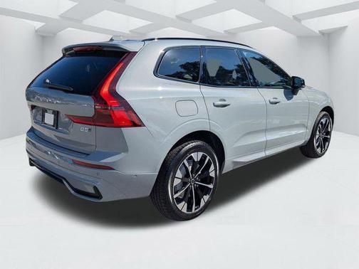 Metallic 2026 Volvo XC60 B5 Plus