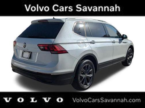 Opal White Pearl Effect 2023 Volkswagen Tiguan 2.0T SE