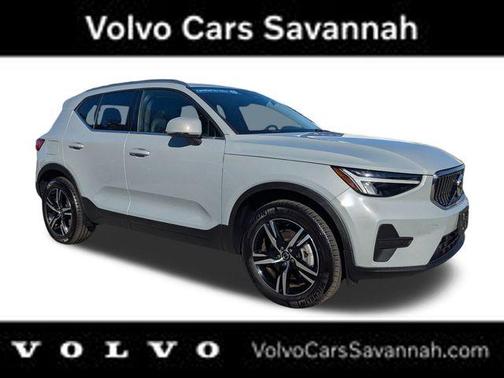 2025 Volvo XC40 B5 Core Bright Theme