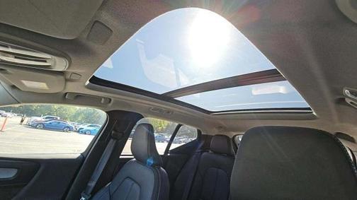 2025 Volvo XC40 B5 Core Bright Theme