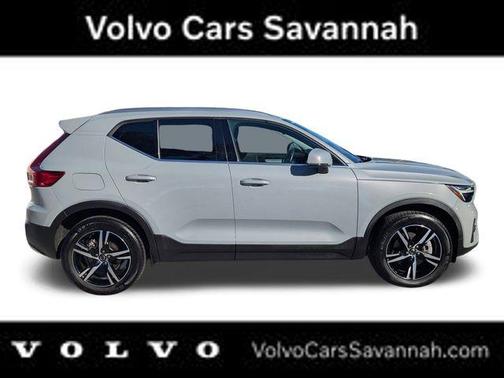 2025 Volvo XC40 B5 Core Bright Theme