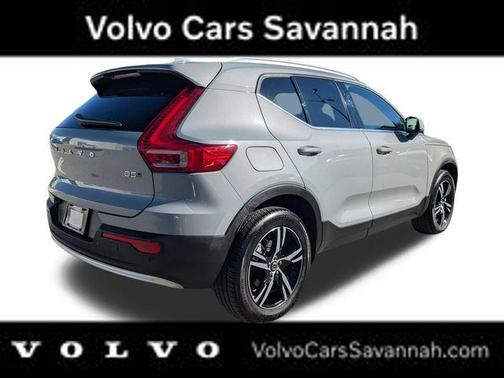 2025 Volvo XC40 B5 Core Bright Theme