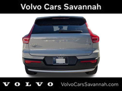 2025 Volvo XC40 B5 Core Bright Theme