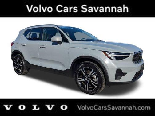 2025 Volvo XC40 B5 Core Bright Theme
