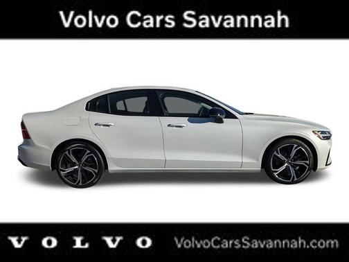 2024 Volvo S60 B5 Plus Dark Theme