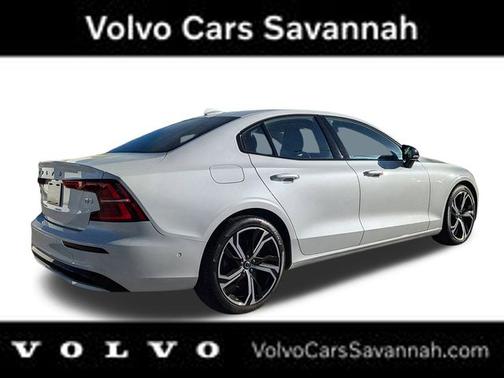 2024 Volvo S60 B5 Plus Dark Theme