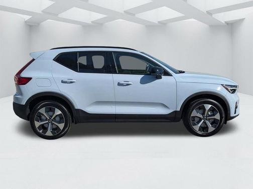Cloud 9 White 2026 Volvo XC40 B5 Plus