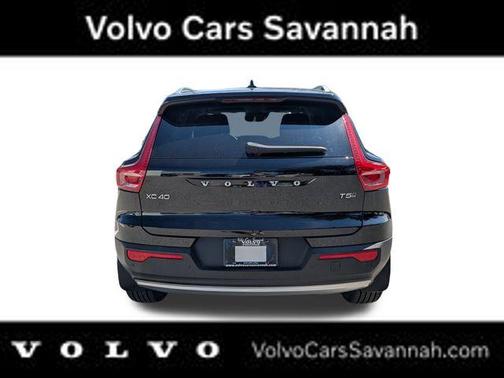 2022 Volvo XC40 T5 Momentum