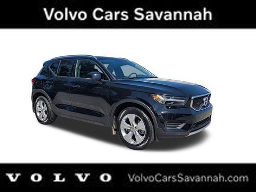 2022 Volvo XC40 T5 Momentum