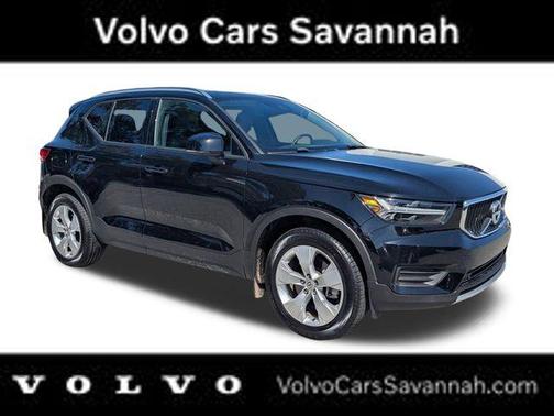 2022 Volvo XC40 T5 Momentum