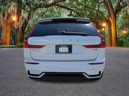 2026 Volvo XC60 B5 Ultra