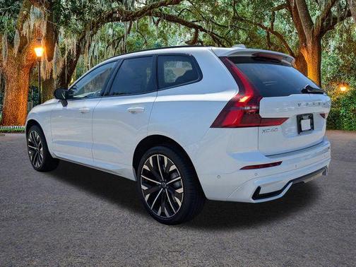 2026 Volvo XC60 B5 Ultra