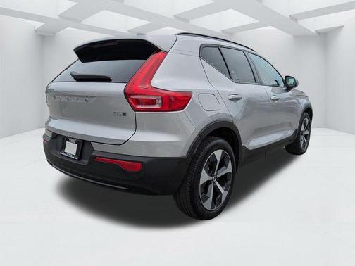 Silver 2025 Volvo XC40 B5 Plus Dark Theme