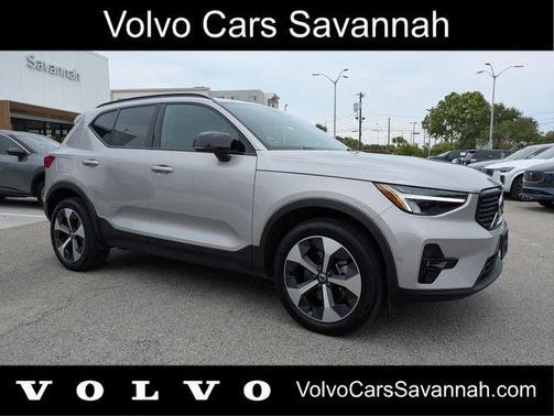 Silver 2025 Volvo XC40 B5 Plus Dark Theme