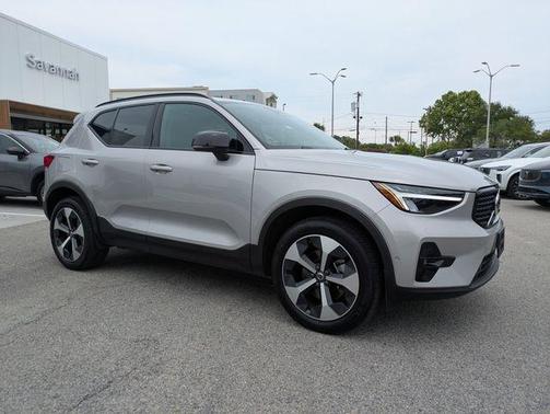 Silver 2025 Volvo XC40 B5 Plus Dark Theme