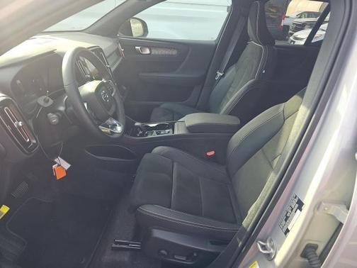 Silver 2025 Volvo XC40 B5 Plus Dark Theme