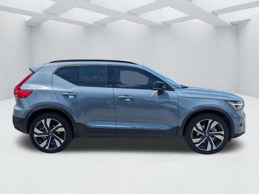 Thunder Gray Metallic 2023 Volvo XC40 B5 Plus Dark Theme