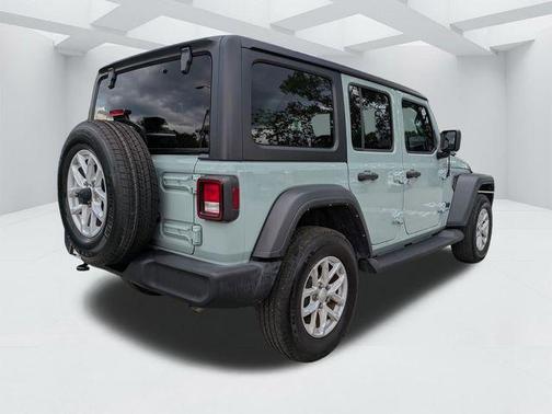 Earl Clearcoat 2023 Jeep Wrangler Sport