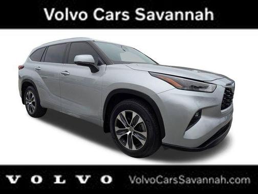 Celestial Silver Metallic 2022 Toyota Highlander XLE