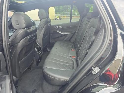 Black Sapphire Metallic 2023 BMW X5 sDrive40i