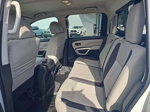 2021 Nissan Titan SV